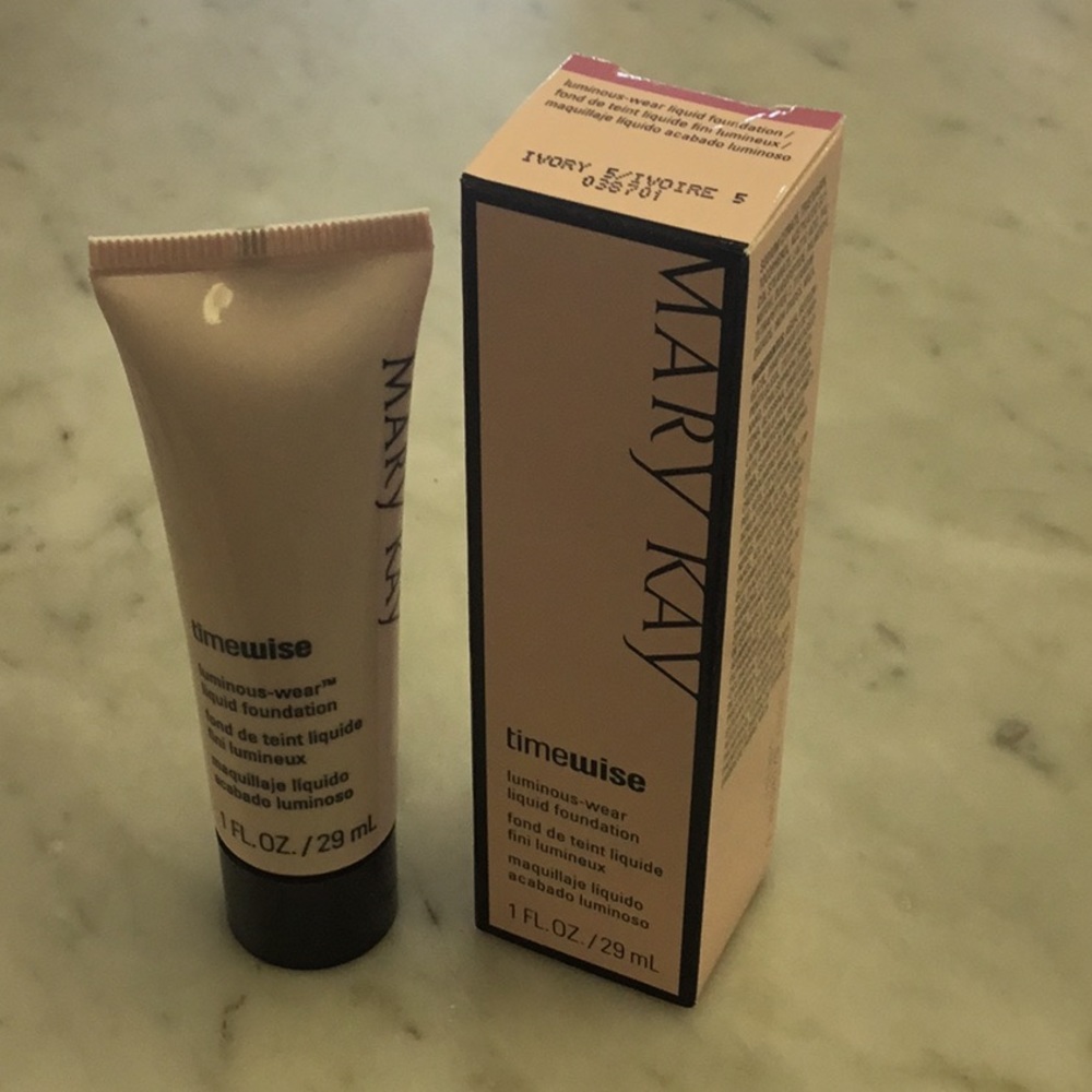 Luminous-wear liquid foundation, Ivory 5